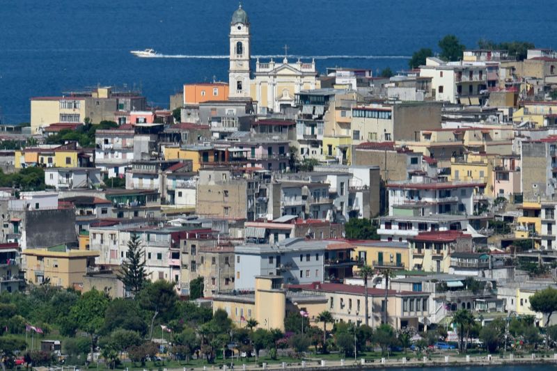 100%-bacoli,-il-calendario-2025-firmato-dal-fotografo-enzo-buono