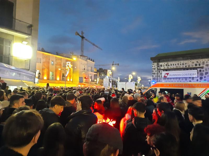 pozzuoli|-aperitivo-della-vigilia-di-capodanno:-cambiano-i-varchi-di-ingresso