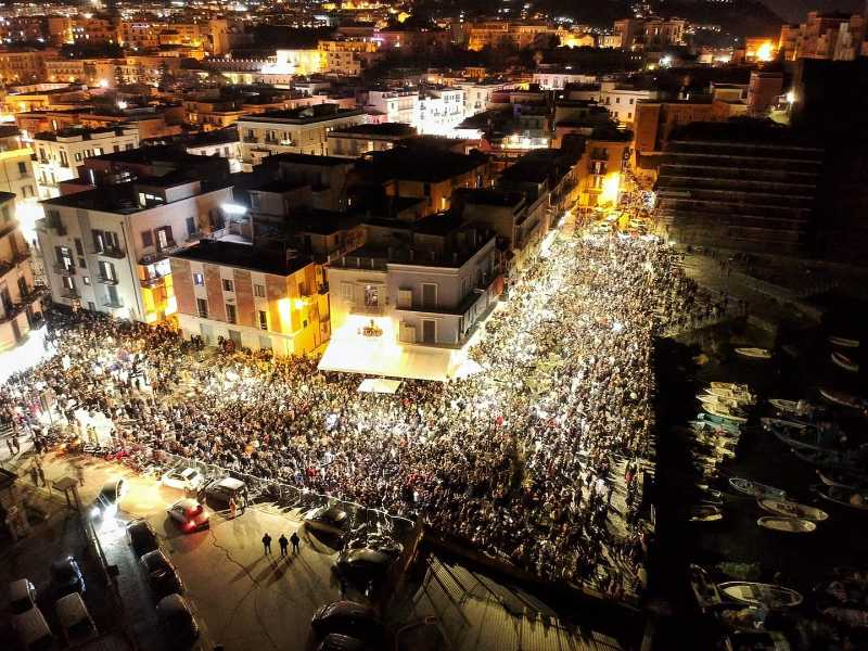 pozzuoli|-aperitivo-vigilia-e-concerto-capodanno,-parcheggi-e-navette-gratuite:-ecco-gli-orari 