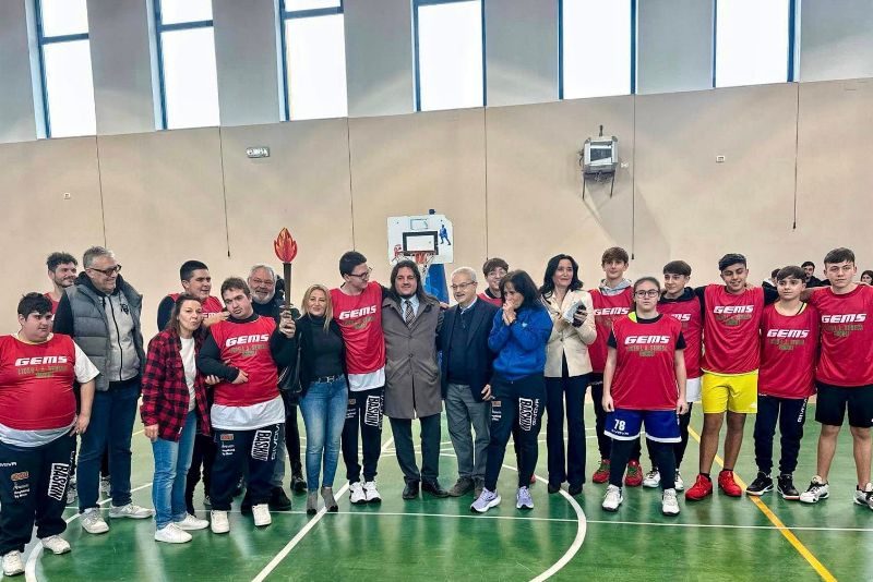 bacoli|-nasce-il-primo-liceo-sportivo,-riappare-la-fiaccola-olimpica-del-tedoforo-aldo-romeo