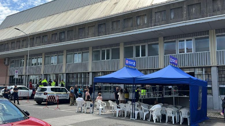 bradisismo,-nella-notte-9-famiglie-hanno-dormito-al-palatrincone,-500-persone-in-aree-parcheggio