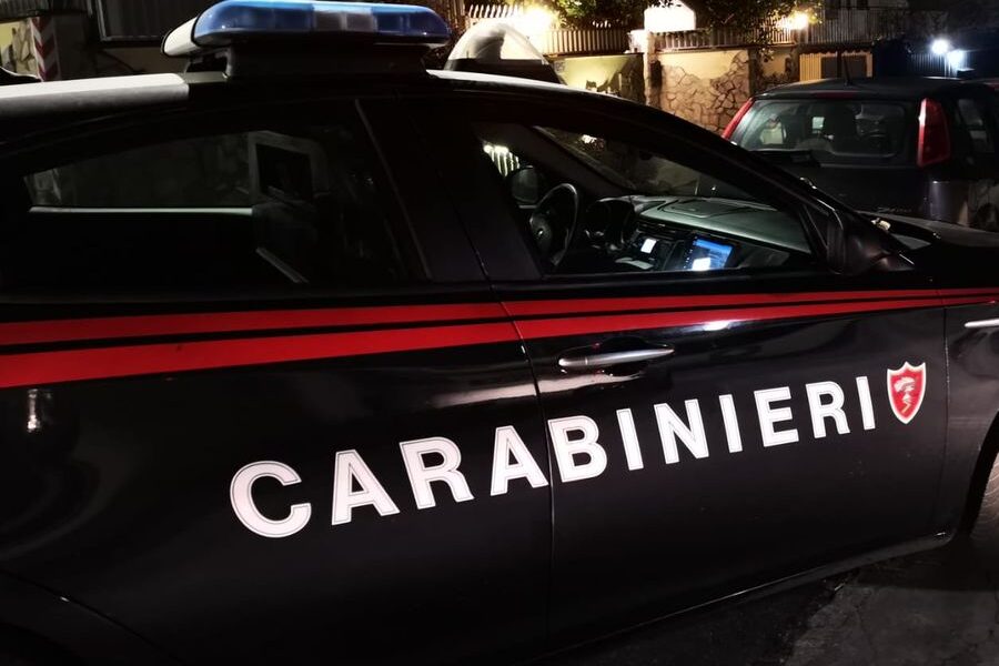 schiaffi-e-pugni-alla-compagna:-48enne-arrestato-a-varcaturo
