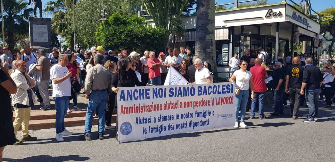 “anche-noi-siamo-bacolesi”:-manifestazione-contro-la-chiusura-dei-parcheggi