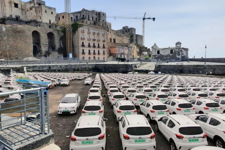 pozzuoli|-la-“darsena”-diventa-un-parcheggio:-e-un-pesce-d’aprile!
