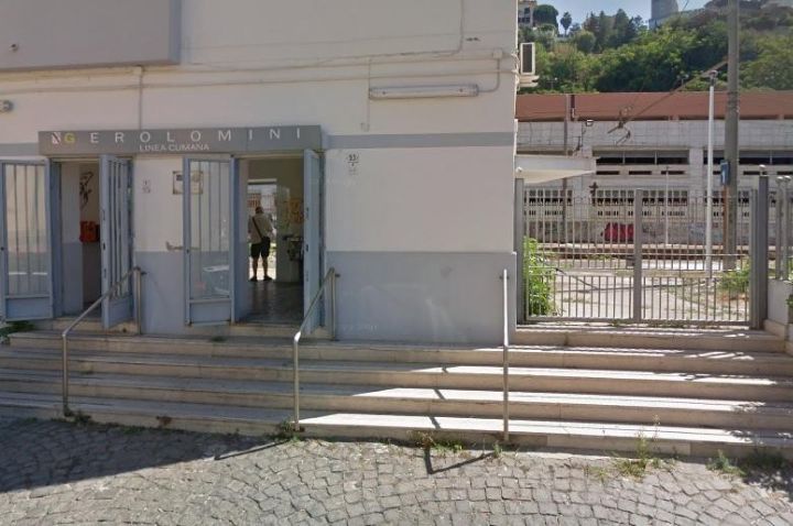 pozzuoli|-stazione-“gerolomini”,-al-via-l’accesso-dalla-scala-di-emergenza-del-parcheggio-multipiano