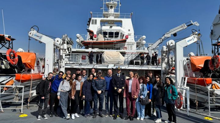 pozzuoli|-giornata-del-mare-e-della-cultura-marinara:-studenti-in-visita-alla-nave-gregoretti
