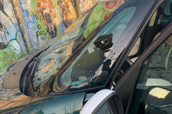 pozzuoli|-vetri-rotti,-danni-e-furti-nell’auto-parcheggiata:-“questa-e-la-citta!”