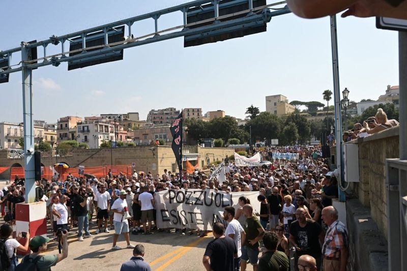 venezia-fu-salvata-dallo-stato-ed-ebbe-il-mose:-pozzuoli-e-i-campi-flegrei-cosa-devono-aspettare?