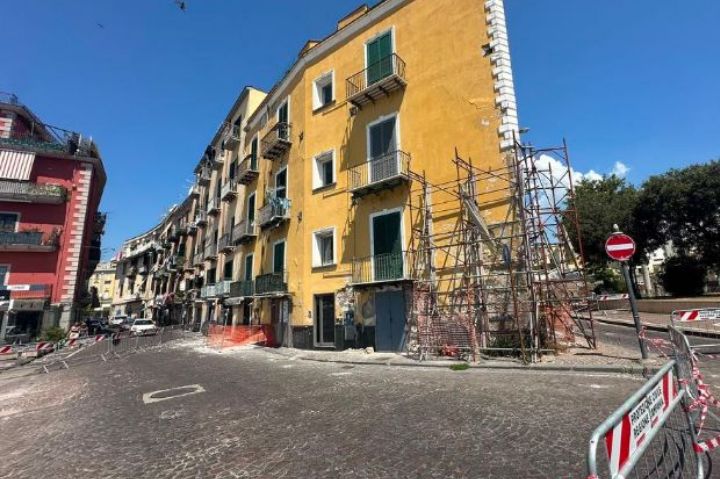 pozzuoli|-stop-a-mezzi-pesanti-e-bus-turistici:-limite-di-10-km/h-in-via-fasano-e-via-roma