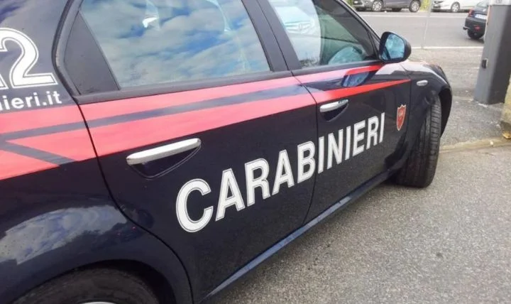 camion-rubato,-fuga-dai-carabinieri-e-schianto-contro-un-muro:-arrestato-33enne