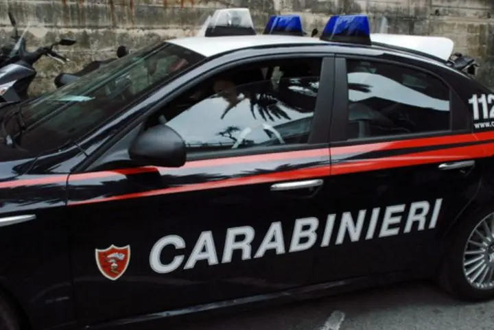 senza-patente-e-con-oltre-70-dosi-di-droga:-nei-guai-un-26enne