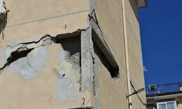 pozzuoli|-oltre-5700-sfollati-a-due-mesi-dal-terremoto:-2.444-famiglie-ancora-fuori-casa